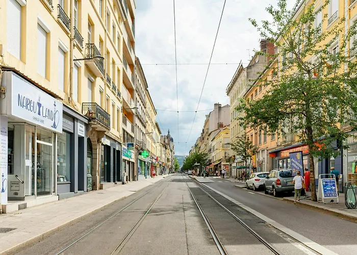 Charmant Hypercentre Tram Design